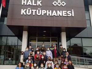 Öğrenciler Kütüphaneyi Gezdi