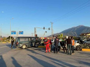 Fethiye’de Kamyonet İle Otomobil Çarpıştı: 5 Yaralı
