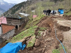Araklı'da 8 Ev Heyelan Tehlikesi Nedeniyle Boşaltıldı