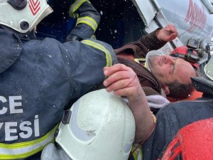 3 Ayda Sıkışan 25 Kişiyi Kurtardılar