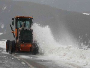 4 Aydır Kardan Kapalı Yol Ulaşıma Açıldı