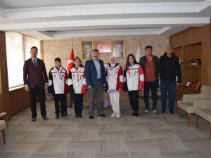 Başkan Akçadurak, Başarılı Sporcuları Ödüllendirdi