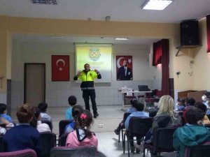 Mersin Polisinden Öğrencilere Trafik Eğitimi