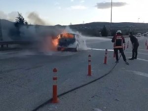 Seyir Halindeki Araç Alev Topuna Döndü
