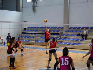 Bayraklı’da 23 Nisan Coşkusu Sporla Başladı