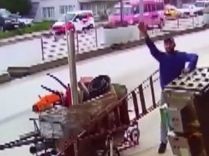 Kameraya El Sallayan Pişkin Hırsızın Sonu Hapis Oldu