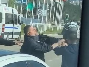 Trafikte Yumruk Yumruğa Yol Verme Kavgası