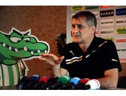 Şenol Güneş’ten Sözleşme Ve Ronaldinho Açıklaması