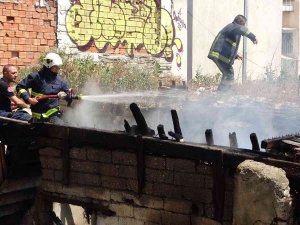 Antalya’da Kullanılmayan Tarihi Yapı Yandı, Mahalle Muhtarı İsyan Etti