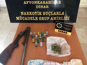 Eve Yapılan Baskında Esrar Ve 4 Bin 635 Tl Para Ele Geçirildi