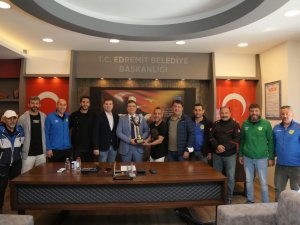 Şampiyon 1966 Edremitspor Kupayı Başkana Getirdi