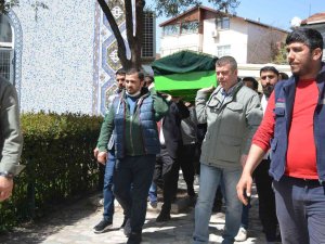 Kamyonet Ve Duvar Arasında Sıkışan 5 Yaşındaki Çocuk Son Yolculuğuna Uğurlandı