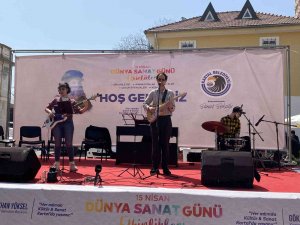 Rus Ve Ukraynalı Sanatçılar Kartal’da ’Barış’ Mesajı Verdi