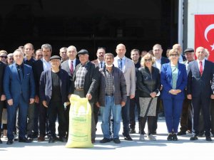 Manisa Büyükşehir Belediyesi Gübre Dağıtımını Tamamladı