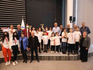 Başkan Tarhan, Mezitli’nin Başarılı Sporcularıyla Buluştu