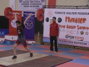 Minik Halterciler Kuyucak’ta Yarıştı