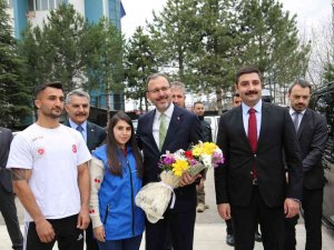 Gençlik Ve Spor Bakanı Kasapoğlu Öğrencilerle İftar Yaptı