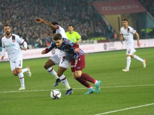 Spor Toto Süper Lig: Trabzonspor: 0 - Fatih Karagümrük: 1 (İ̇lk Yarı)