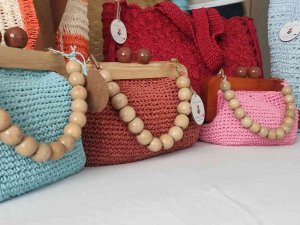 Can Sıkıntısından Evde Çanta Örmeye Başlayan Karı Koca Siparişlere Yetişemiyor