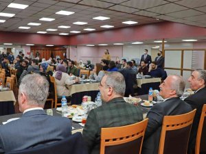 Rektör Çomaklı, Öğrenci Temsilcileriyle İftar Yemeğinde Bir Araya Geldi