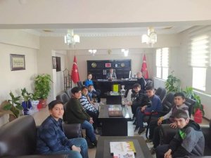 6 Kupa Alan Öğrencilerden Kaymakam Cankaloğlu’na Ziyaret