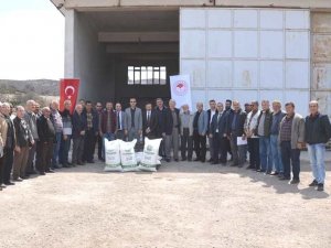 Emet’te Arıcılara 6 Bin 50 Kilogram Şeker Dağıtıldı