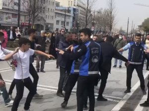 Fatih’te Zabıta Ve Seyyar Satıcılar Arasında Kavga