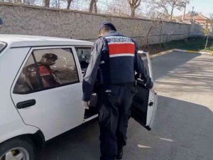 Arabada Eroin, Ceplerinde Esrar, Evlerinde Uyuşturucu Hap Çıktı