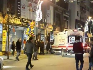 Şehrin Göbeğinde Bıçaklı Kavga 1 Yaralı