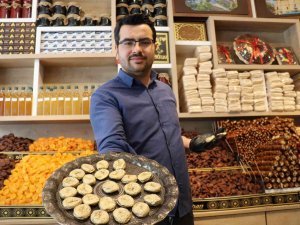 Kilosu 10 Bin Tl Olan Altın Kaplamalı Kayısı Üretti