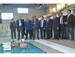 Bilecik’te Yarı Olimpik Kapalı Yüzme Havuzu Hizmete Girdi