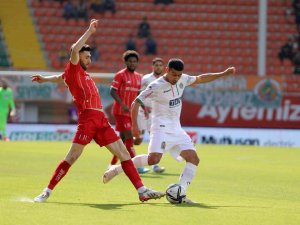 Spor Toto Süper Lig: Alanyaspor: 0 - Antalyaspor: 2 (İ̇lk Yarı)
