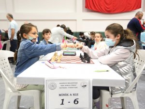 Derince’de Satranç Turnuvası Başladı