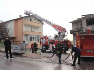 Şömineden Çıkan Yangın Paniğe Sebep Oldu