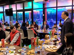 Vali Taşbilek Yetim Çocuklarla İftar Yaptı, Bowling Oynadı