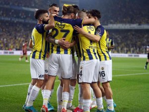 Spor Toto Süper Lig: Fenerbahçe: 1 - Göztepe: 0 (Maç Devam Ediyor)