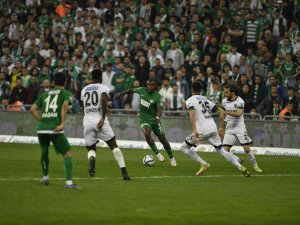 Bursaspor’da Thievy Bifouma Süresiz Kadro Dışı Bırakıldı