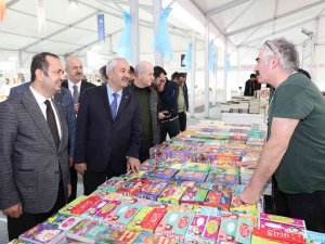 Bu Fuarda Yüzbinlerce Kitap Vatandaşlarla Buluşuyor