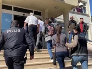 İ̇zmir’de Uyuşturucu Operasyonunda 5 Tutuklama