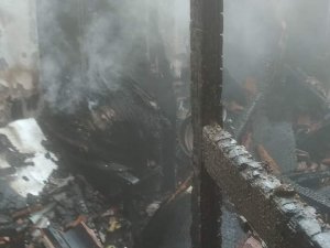 Yangında Bir Ev Kullanılamaz Hale Geldi