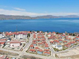 Depremin Merkez Üssünde Vatandaşlar Evlerine Kavuşmanın Mutluluğunu Yaşıyor
