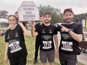 Maraton İ̇zmir’de Tabutla Koştu
