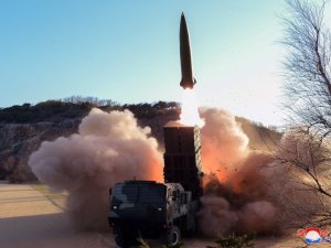 Kuzey Kore: "Kim Jong Un Gözetiminde Yeni Bir Füze Denemesi Gerçekleştirildi"