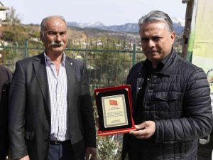 Yangından Etkilenen Bölgelere Fidan Dağıtımında Duygu Dolu Anlar
