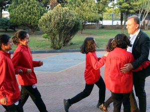 Seçer, ’Kır Çiçekleri’nin Başarılı Sporcuları İle Buluştu