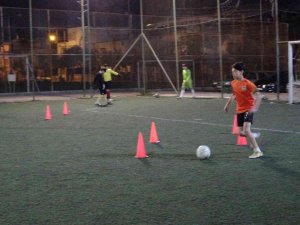 Anneler Kortta Çocukları Sahada