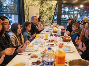 Yetim Ve Öksüz Çocuklar İle İftar Sofrasında Buluştu