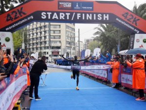Maraton İ̇zmir’de Yeniden Rekor Kırıldı
