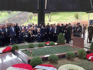 8. Cumhurbaşkanı Turgut Özal Vefatının 29. Yılında Kabri Başında Anıldı