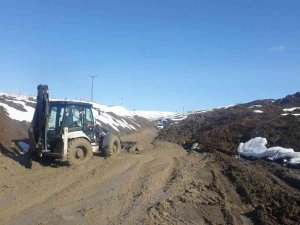 Erzurum-tekman Karayolu Heyelan Nedeniyle Ulaşıma Kapandı